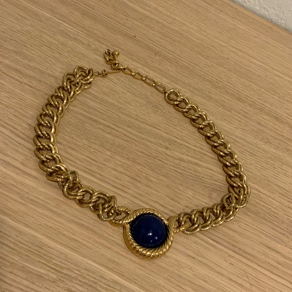 Tripartite Elegant Gold Chain Necklace with Blue Accent